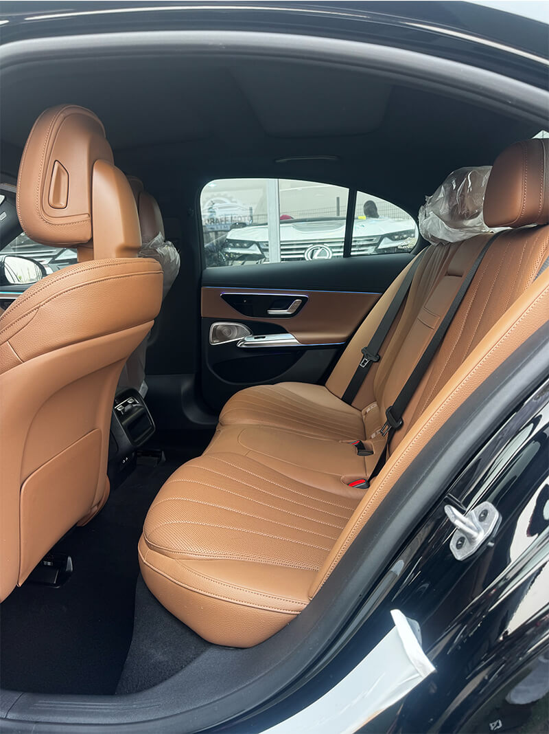 
								Mercedes-Benz E350 4MATIC full									