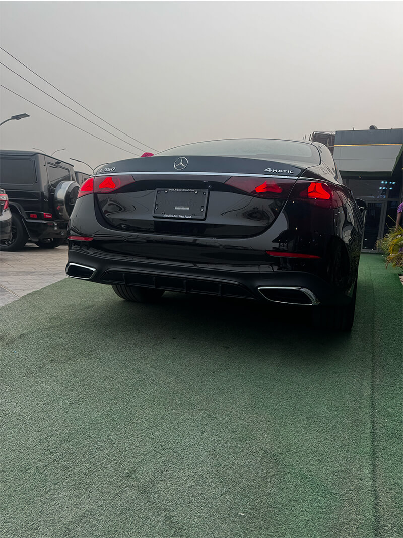 
								Mercedes-Benz E350 4MATIC full									