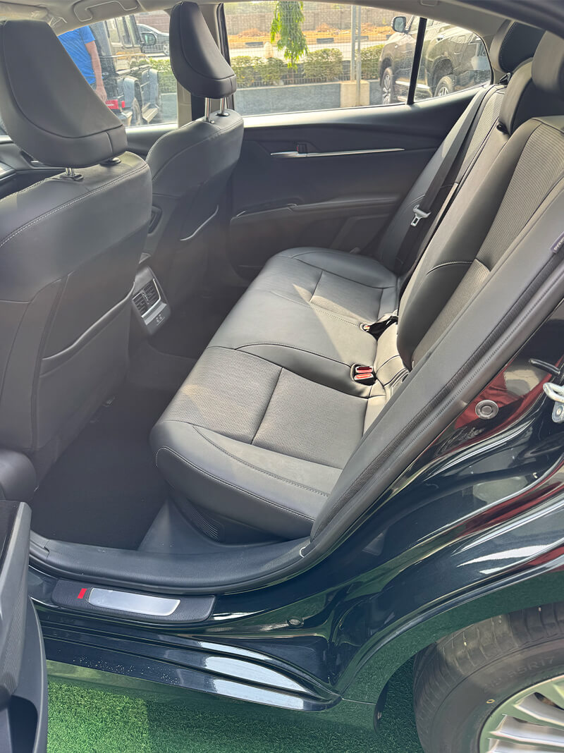 
								Toyota Camry 2.0G Hybrid full									