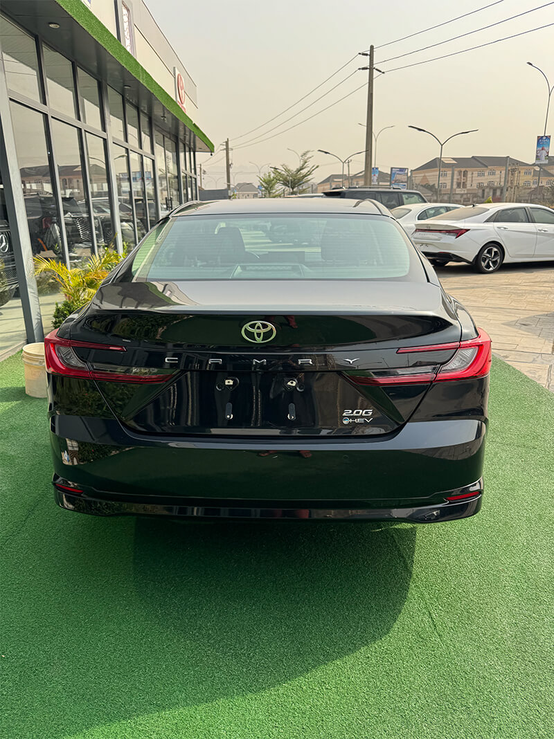 
								Toyota Camry 2.0G Hybrid full									