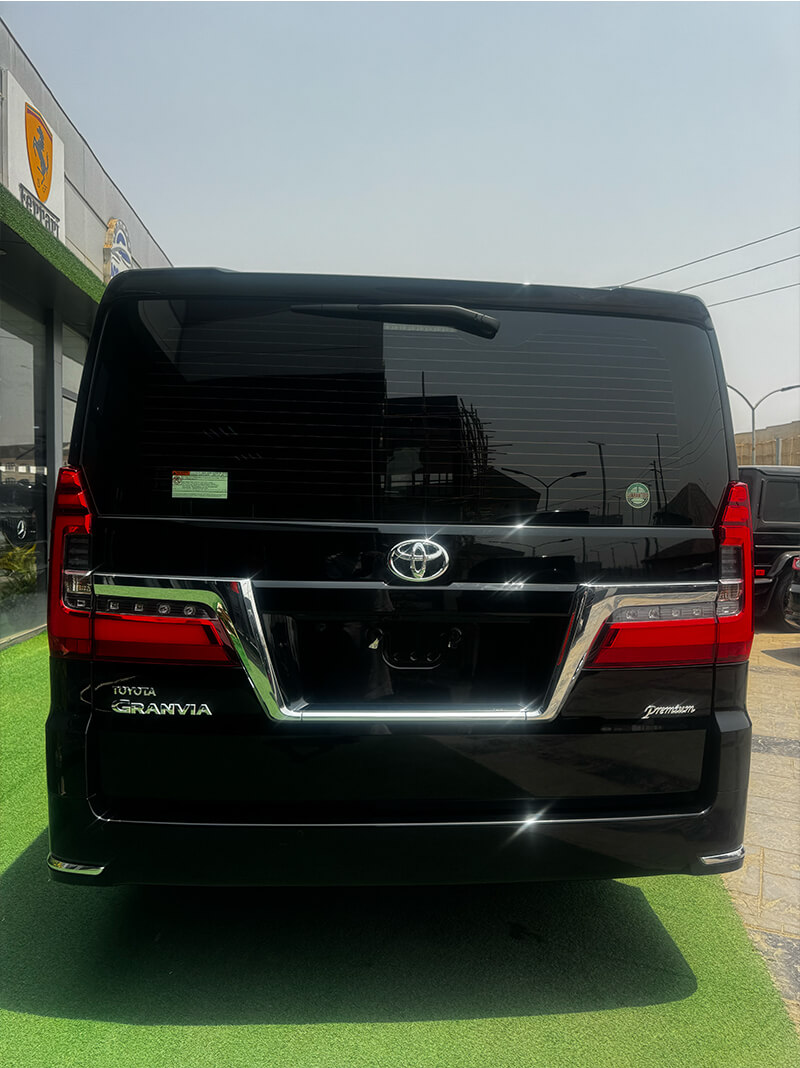 Toyota Granvia Bus